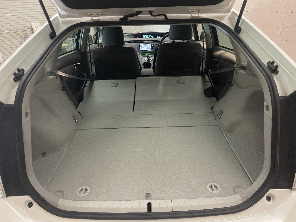 トヨタ プリウス7枚目