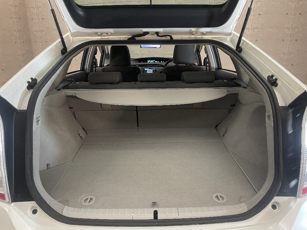 トヨタ プリウス8枚目