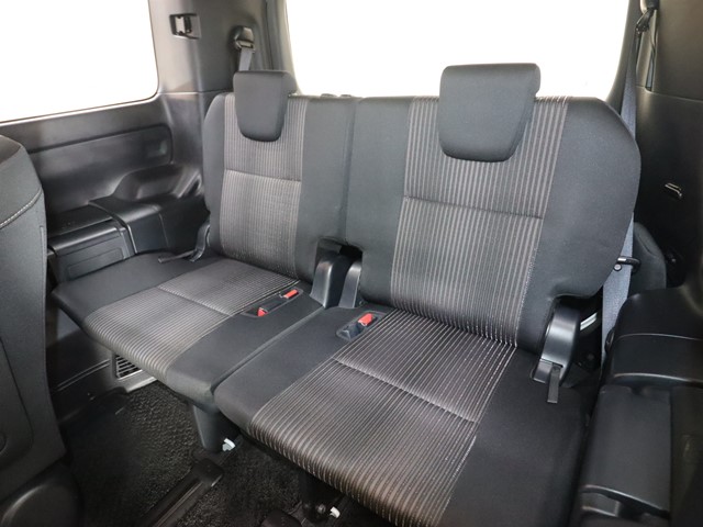 トヨタ ヴォクシー9枚目