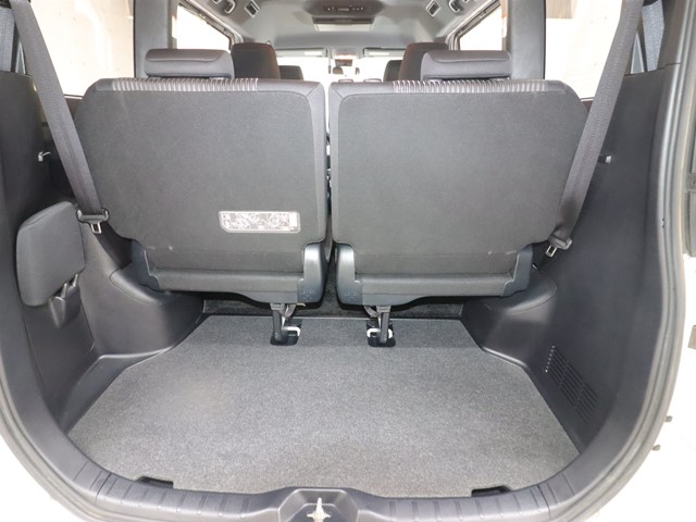 トヨタ ヴォクシー10枚目