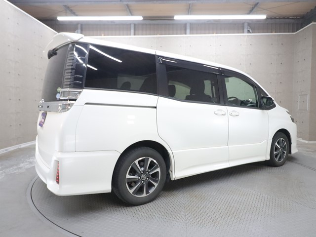 トヨタ ヴォクシー1枚目