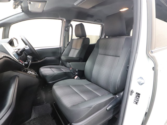 トヨタ ヴォクシー6枚目