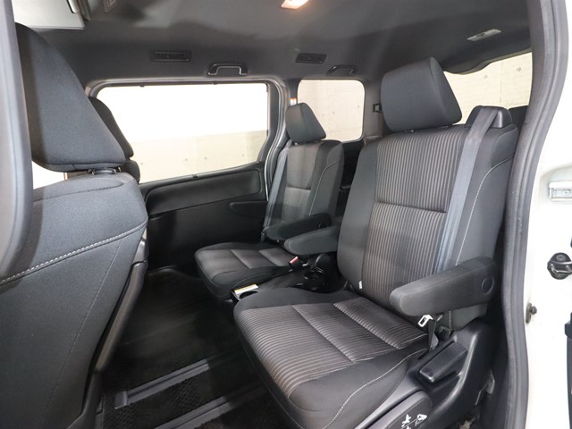 トヨタ ヴォクシー7枚目