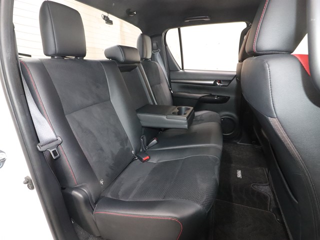 トヨタ ハイラックス5枚目