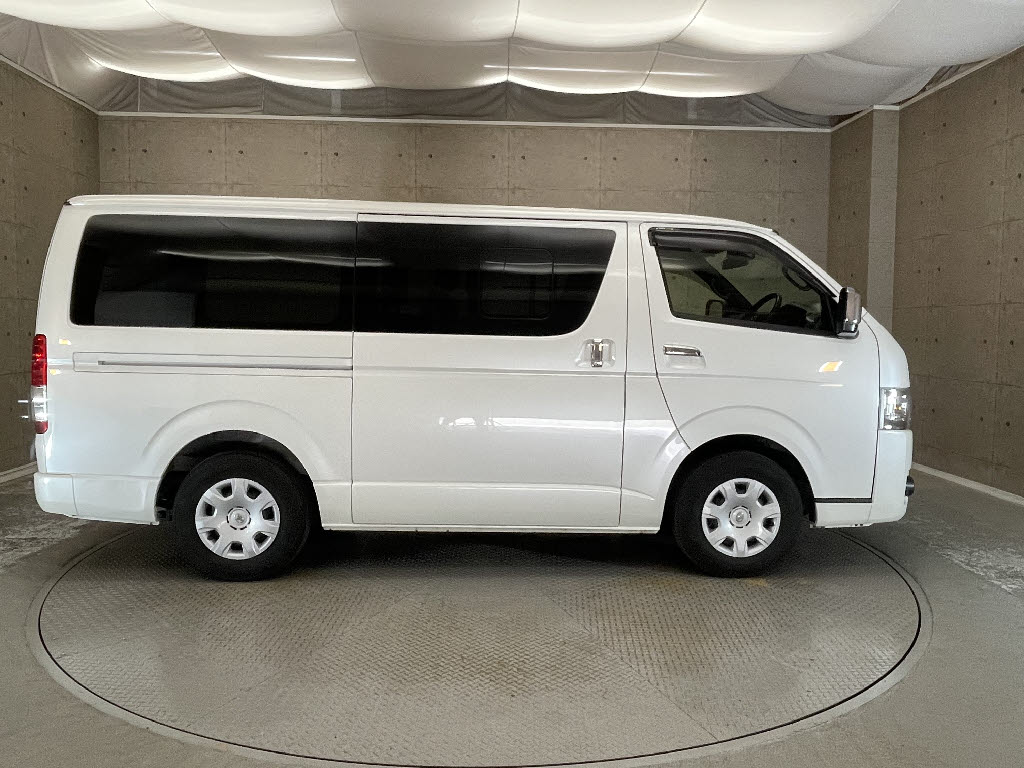 トヨタ ハイエースV13枚目