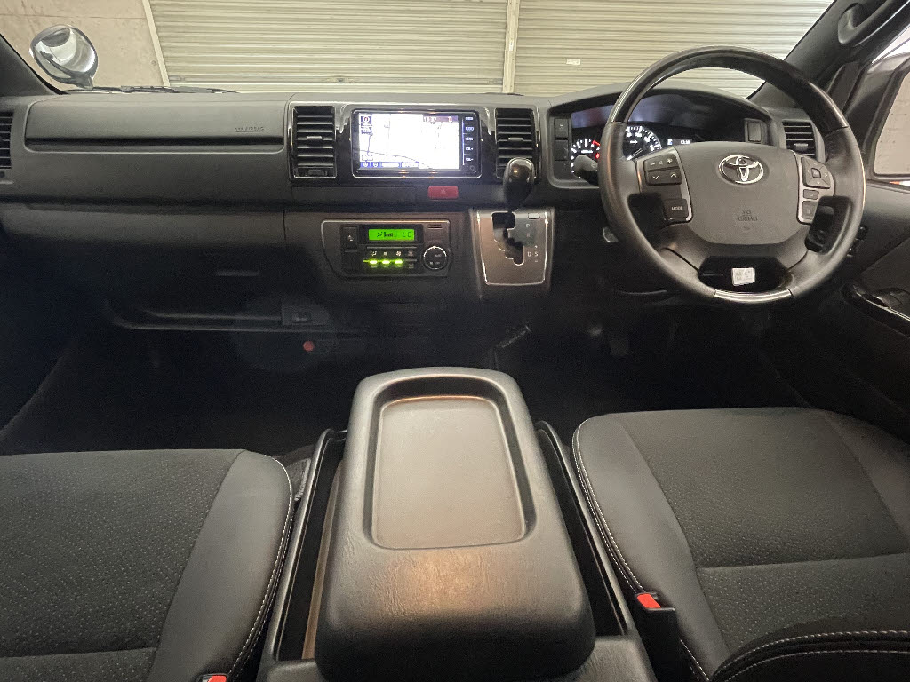 トヨタ ハイエースV2枚目