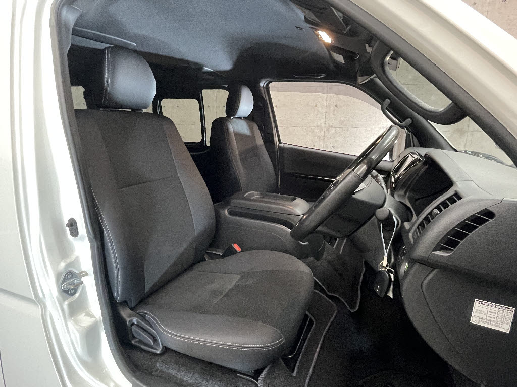 トヨタ ハイエースV3枚目