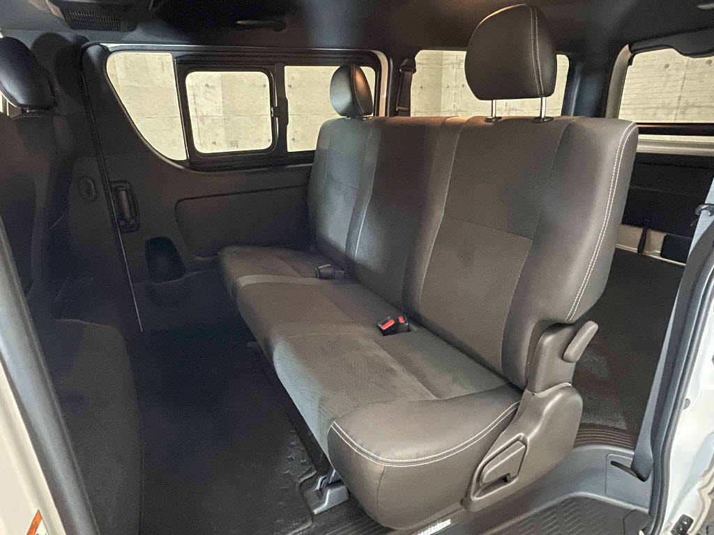 トヨタ ハイエースV6枚目