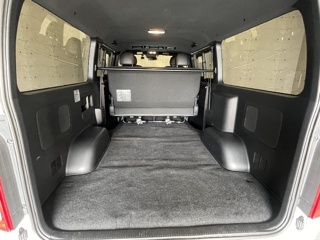 トヨタ ハイエースV7枚目