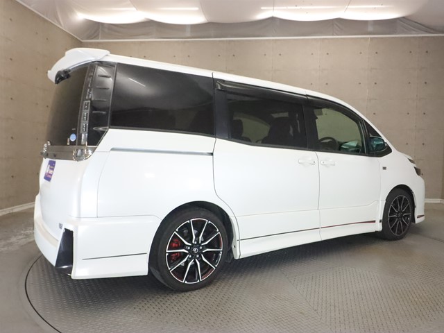 トヨタ ヴォクシー1枚目