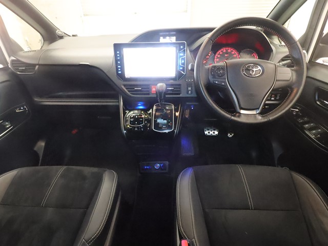 トヨタ ヴォクシー2枚目