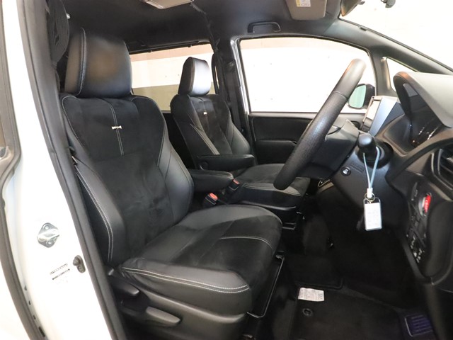 トヨタ ヴォクシー3枚目