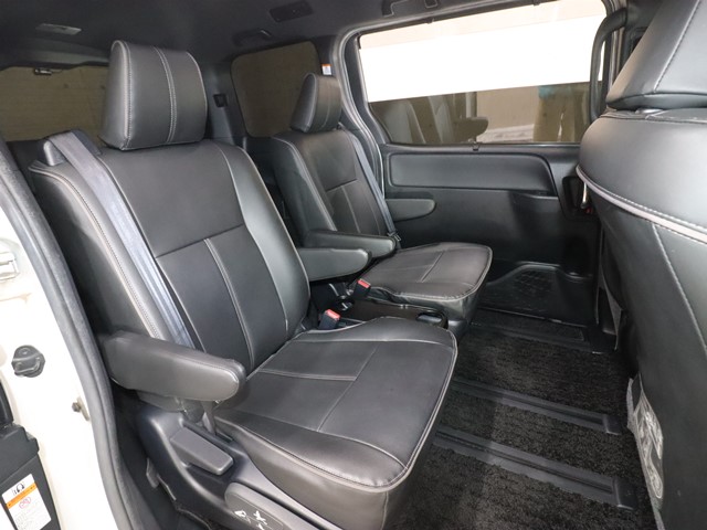 トヨタ ノアHV4枚目