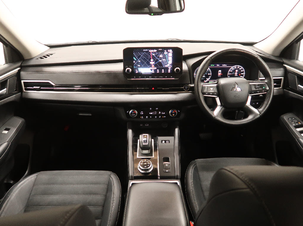 三菱 アウトランダーPHEV2枚目