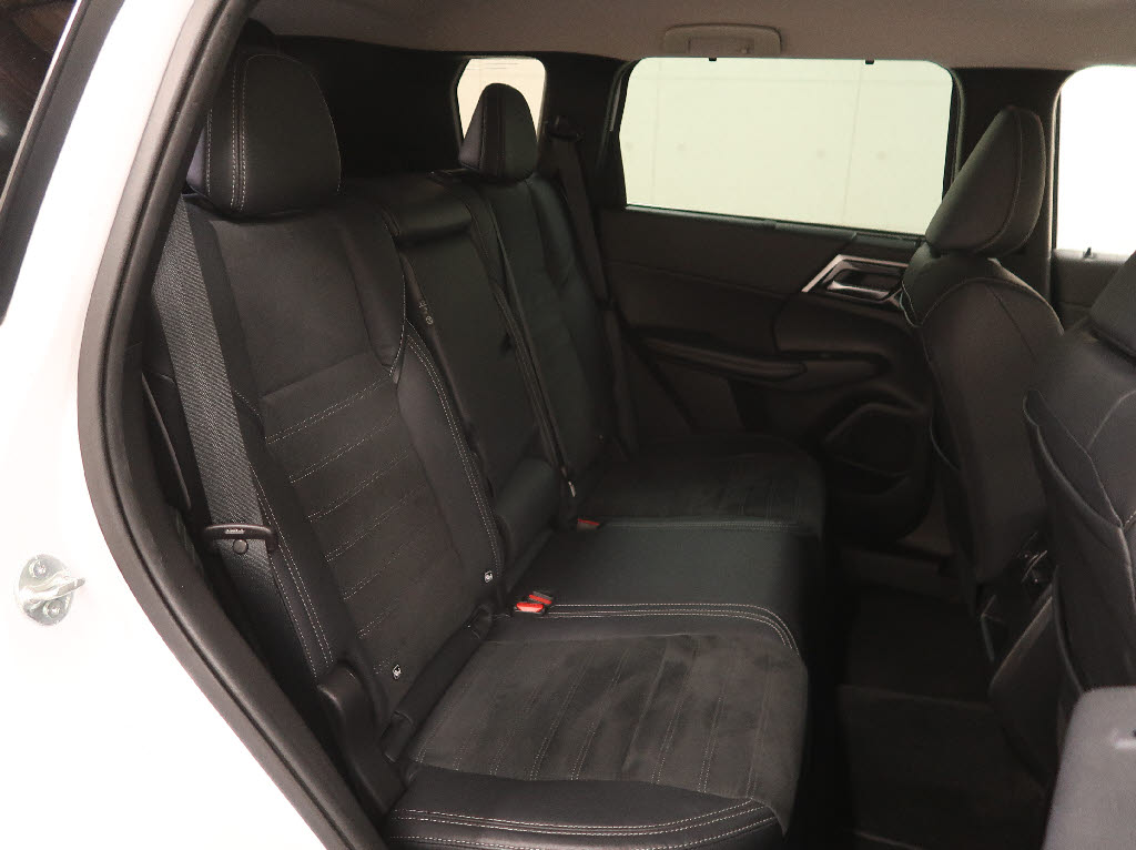 三菱 アウトランダーPHEV4枚目