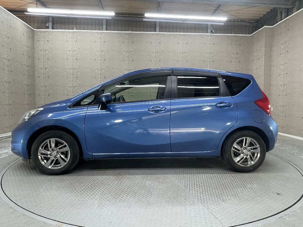 ニッサン ノート13枚目