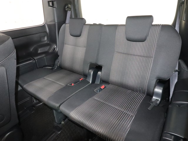 トヨタ ヴォクシーハイブリッド10枚目