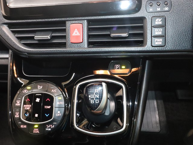 トヨタ ヴォクシーハイブリッド19枚目