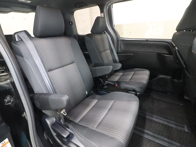 トヨタ ヴォクシーハイブリッド4枚目