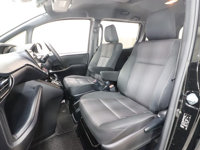 トヨタ ヴォクシーハイブリッド6枚目