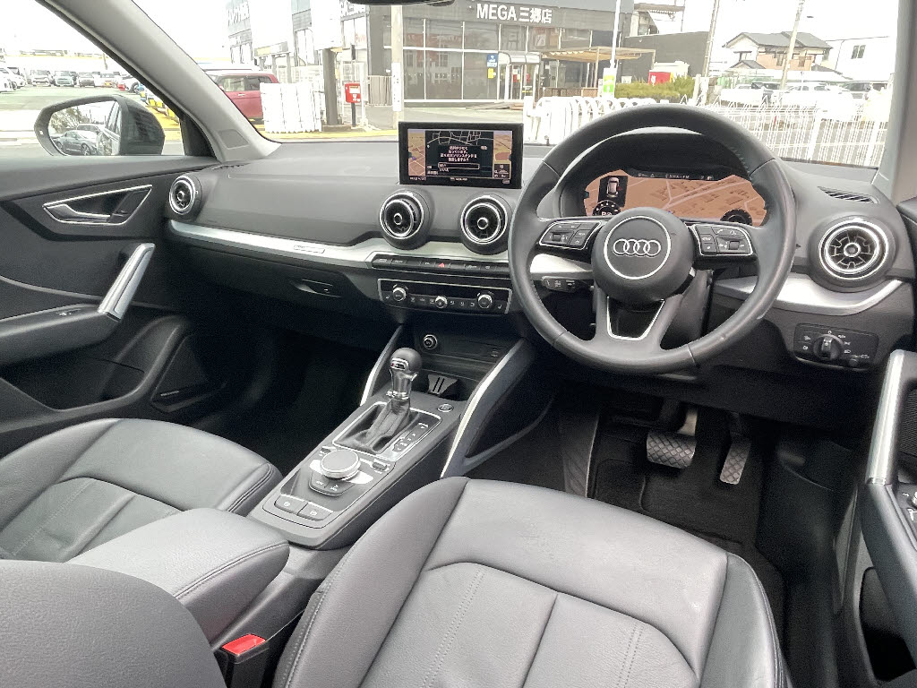アウディ Q219枚目