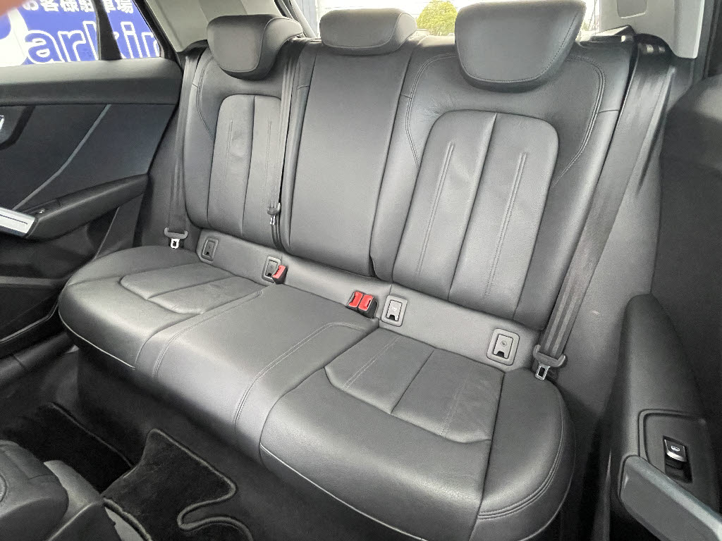 アウディ Q25枚目