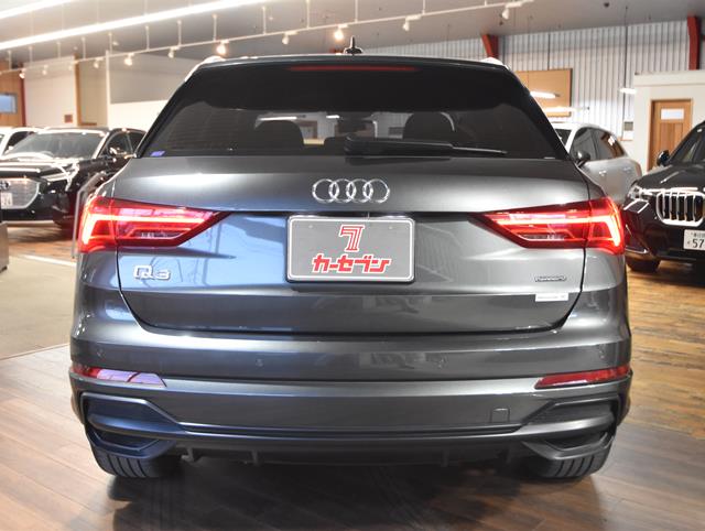 アウディ Q38枚目