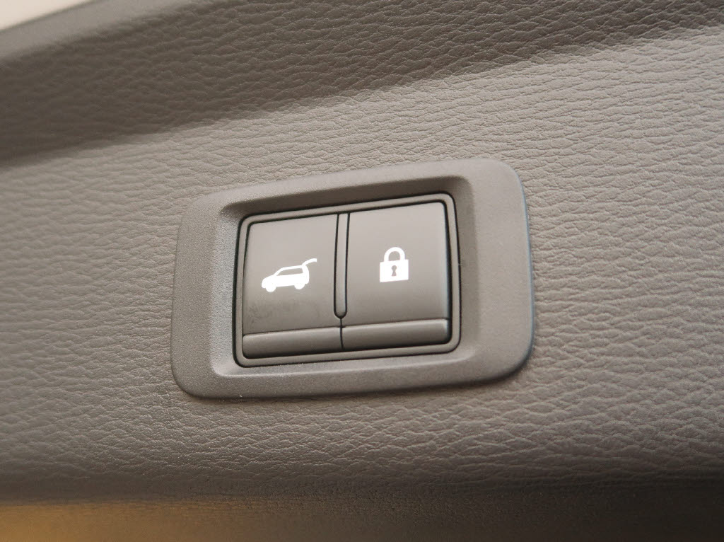 三菱 アウトランダーPHEV10枚目