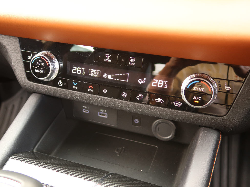 三菱 アウトランダーPHEV14枚目