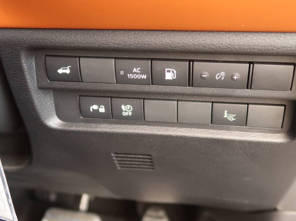 三菱 アウトランダーPHEV16枚目