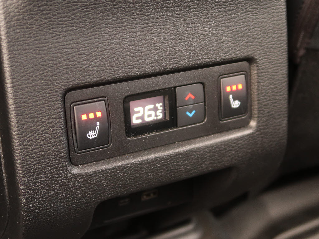 三菱 アウトランダーPHEV18枚目