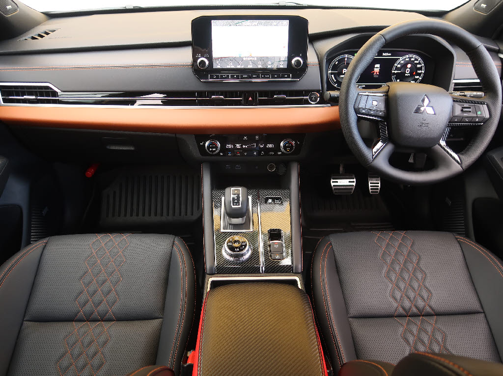 三菱 アウトランダーPHEV2枚目