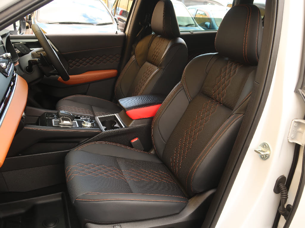 三菱 アウトランダーPHEV5枚目