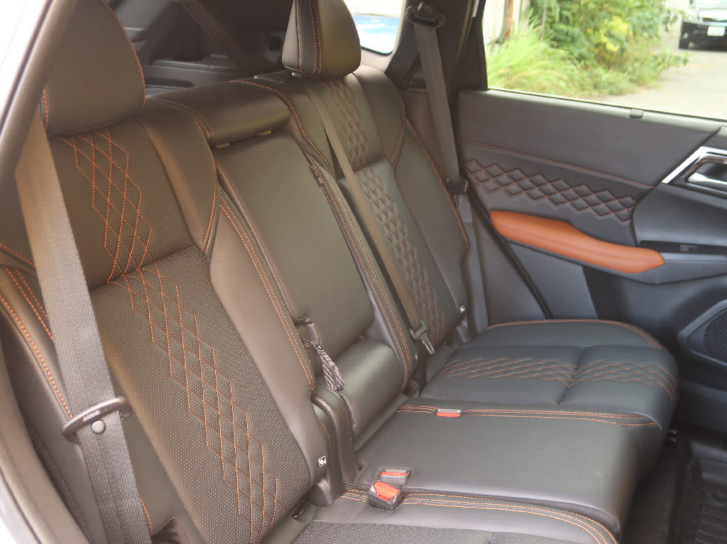 三菱 アウトランダーPHEV6枚目