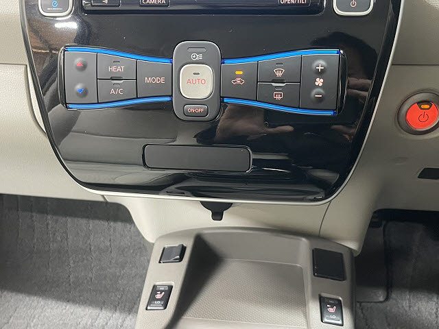 ニッサン リーフ16枚目