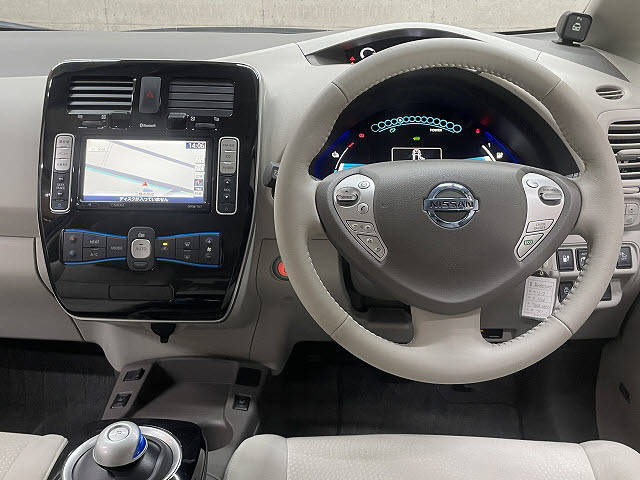 ニッサン リーフ2枚目