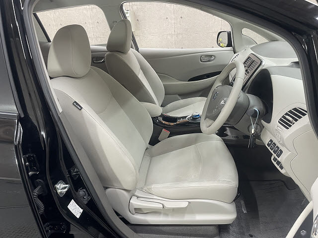 ニッサン リーフ3枚目