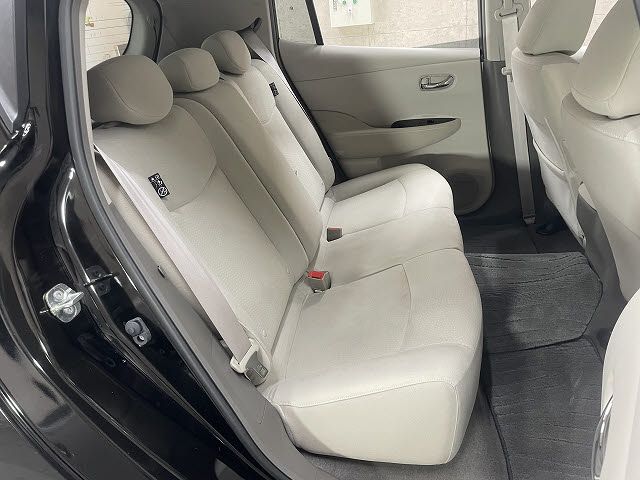 ニッサン リーフ4枚目