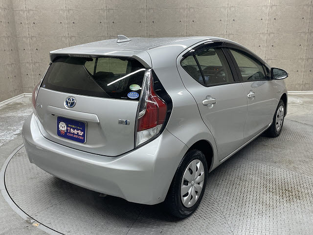 トヨタ アクア1枚目