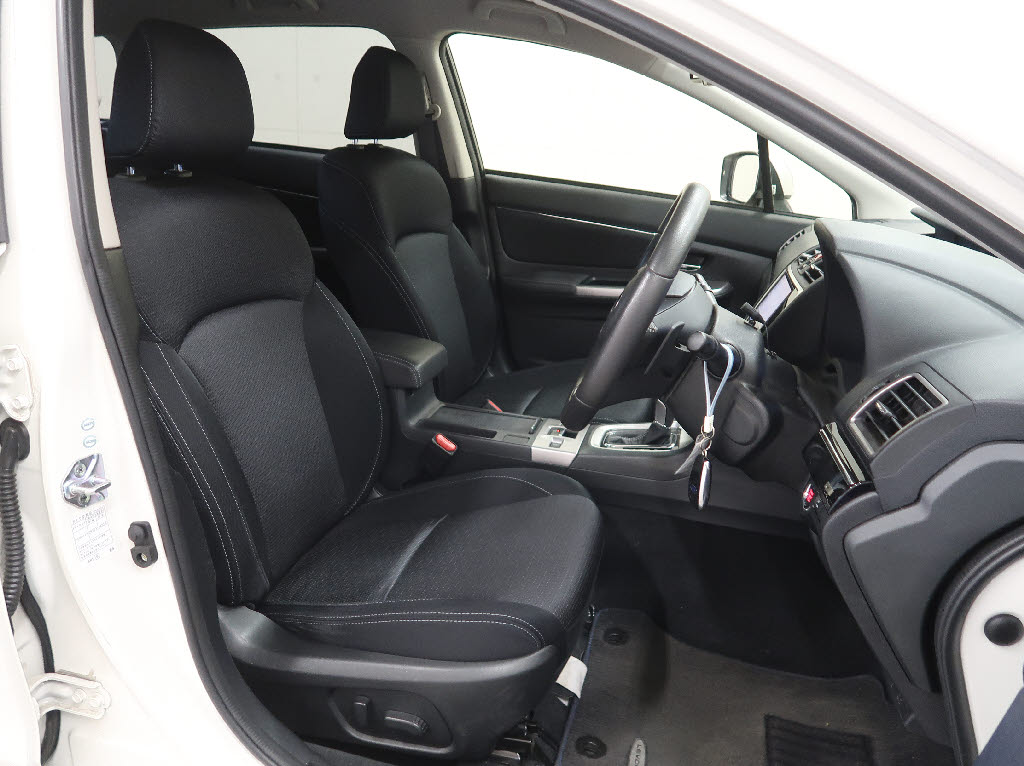 スバル レヴォーグ4枚目