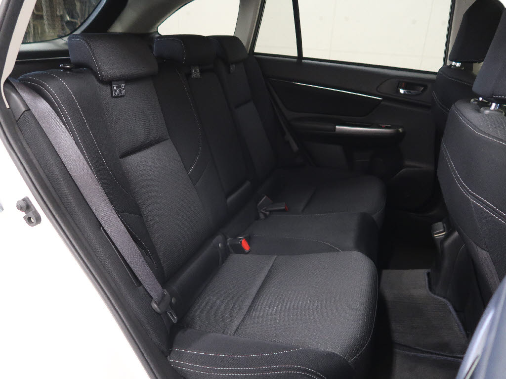 スバル レヴォーグ5枚目