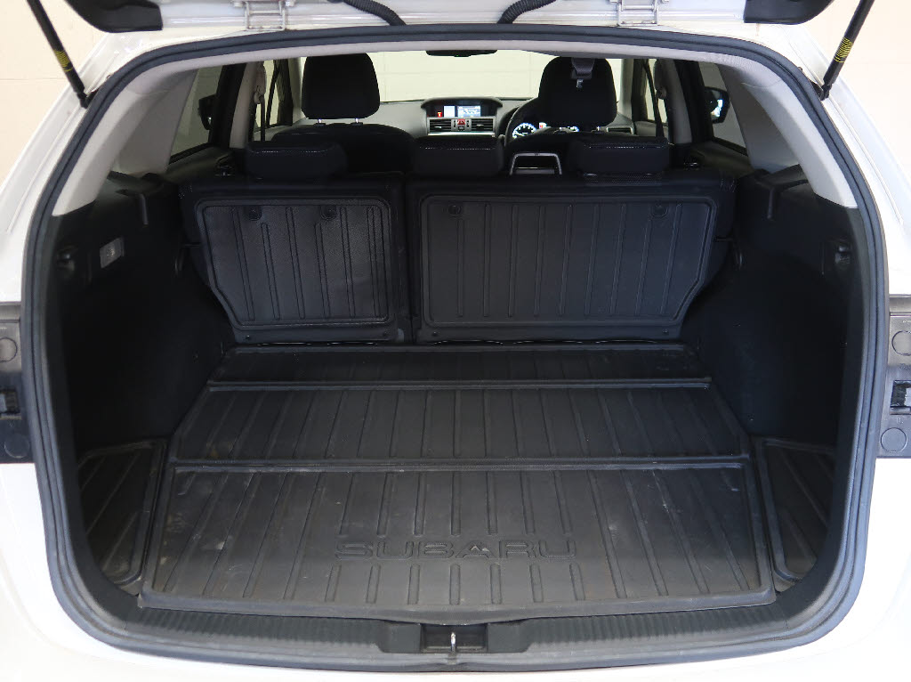 スバル レヴォーグ8枚目