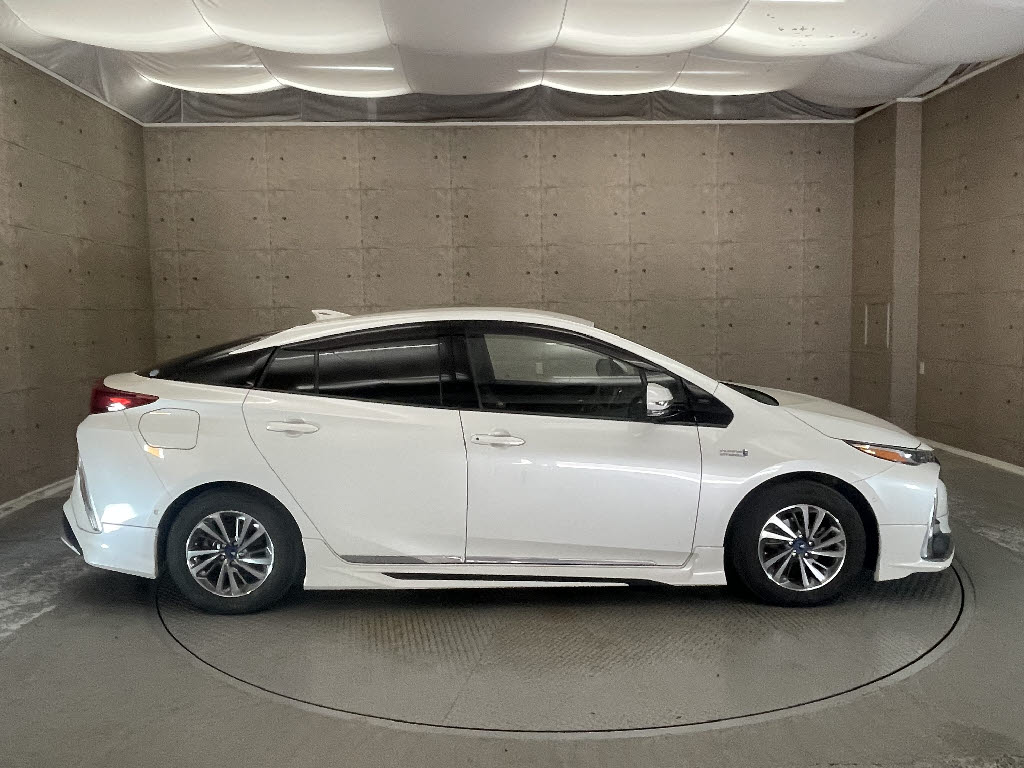 トヨタ プリウスPHV12枚目