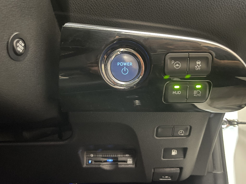 トヨタ プリウスPHV17枚目