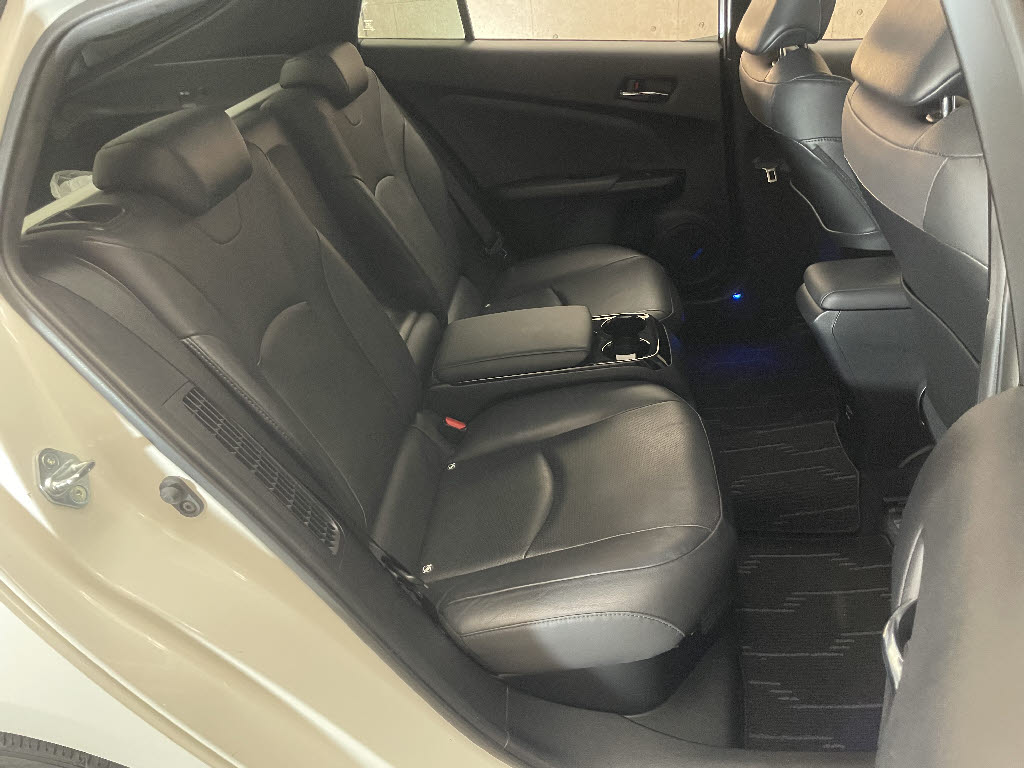 トヨタ プリウスPHV4枚目