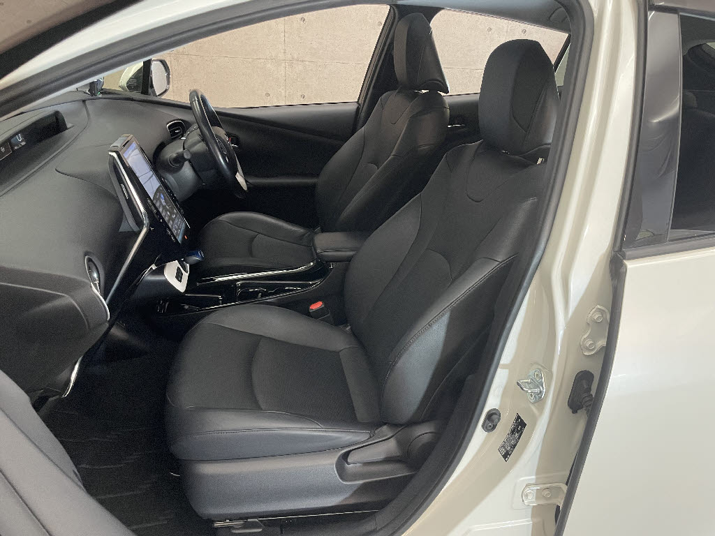 トヨタ プリウスPHV5枚目