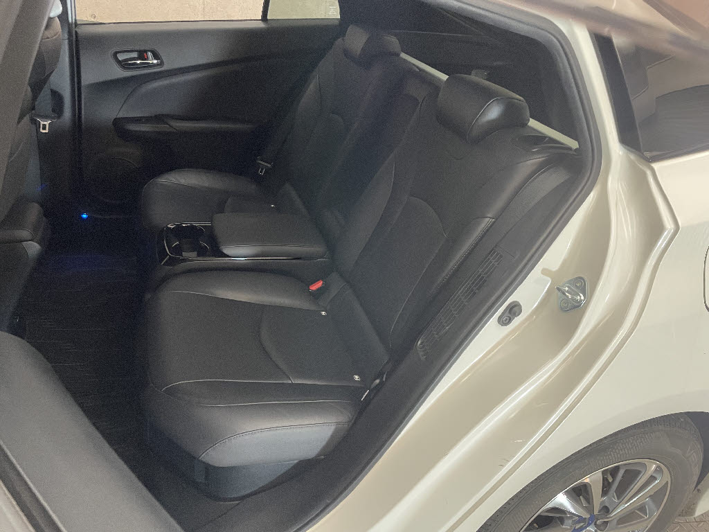 トヨタ プリウスPHV6枚目