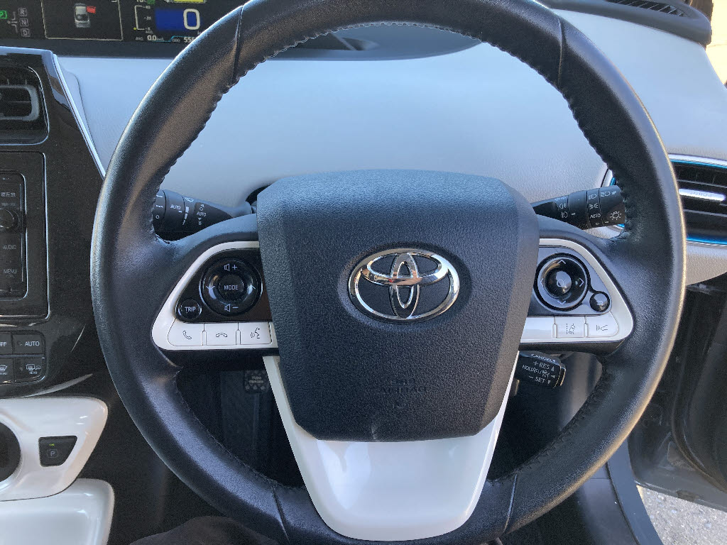 トヨタ プリウス9枚目