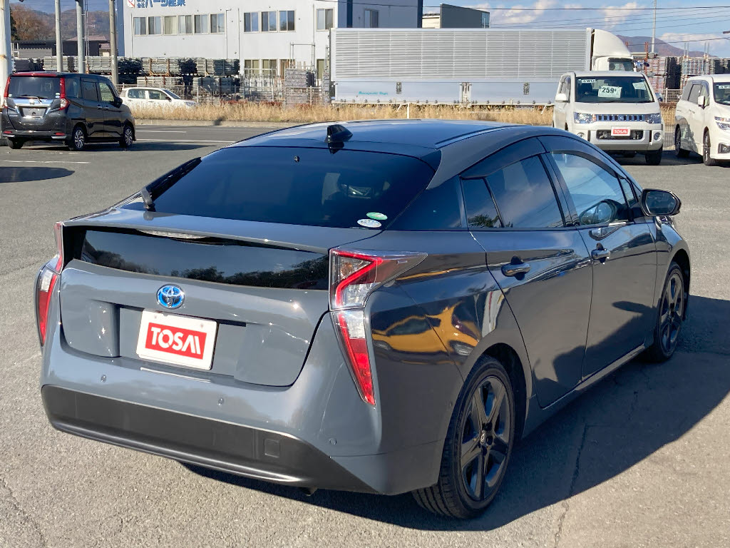 トヨタ プリウス1枚目