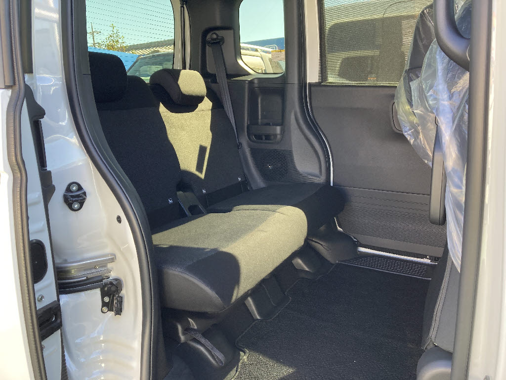 ホンダ N BOXカスタム4枚目